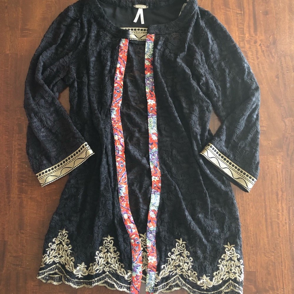 Gimmicks by BKE Lace Cardi Size M GUC